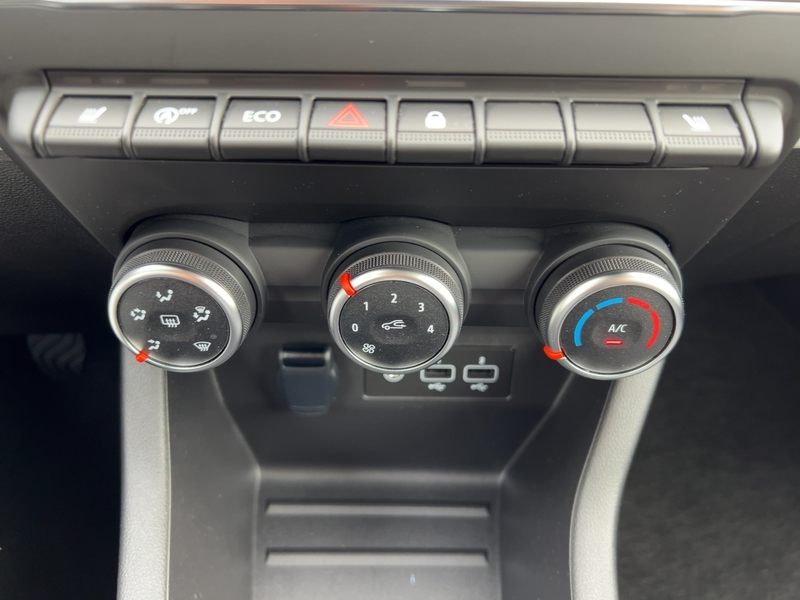 Fahrzeugabbildung Clio EVOLUTION TCe 90 Bild 16 von 23