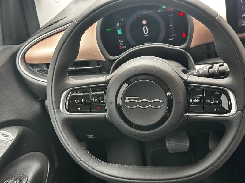 Fahrzeugabbildung 500e 42kWh 118PS Automatik Klimaautomatik DAB+ Bild 13 von 20