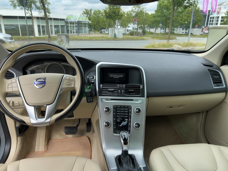 Fahrzeugabbildung XC60  *Pano,Klima,PDC,SHZ* Bild 8 von 15