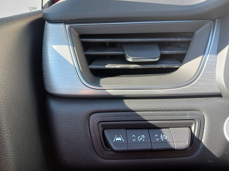 Fahrzeugabbildung Captur Intens TCe 130 EDC Start&Stop *AUTOMATIK* Bild 15 von 29