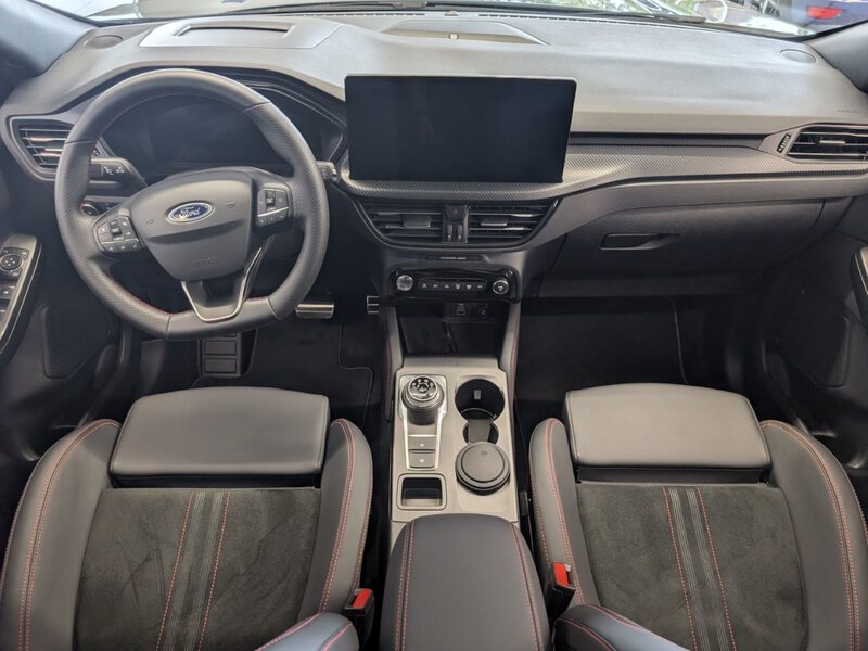 Fahrzeugabbildung Kuga 1.5 EcoBoost ST-Line X 4-Jahre FGS Bild 17 von 47