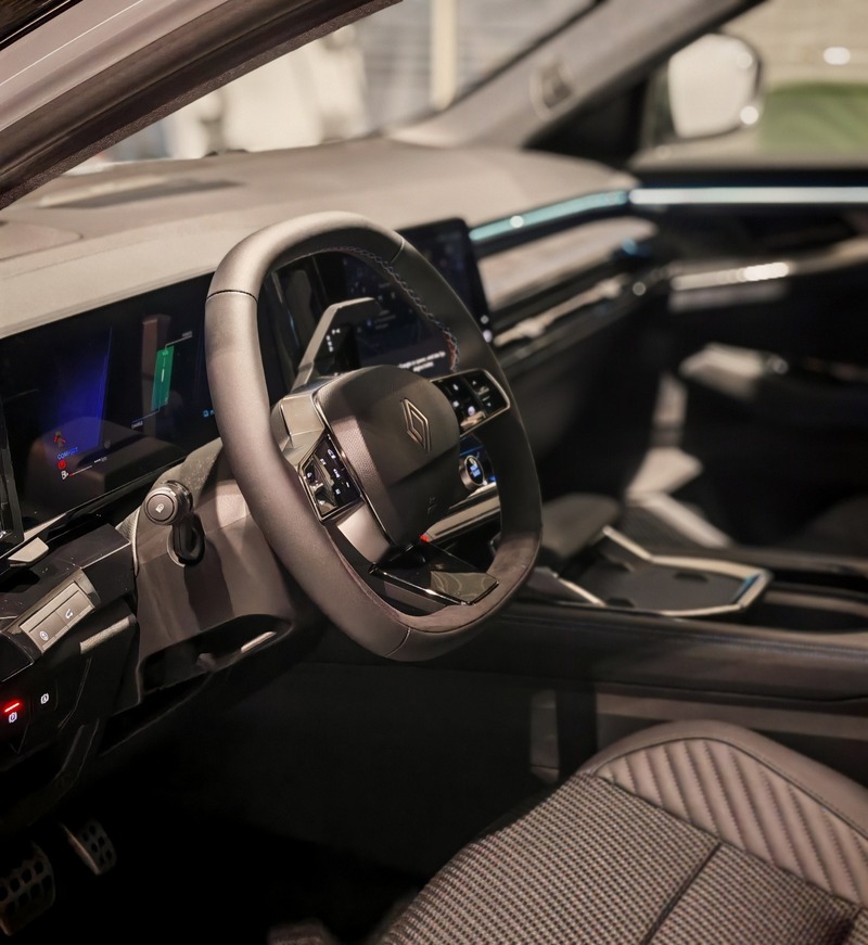 Fahrzeugabbildung Austral Esprit Alpine Full Hybrid E-Tech 200 Bild 20 von 45