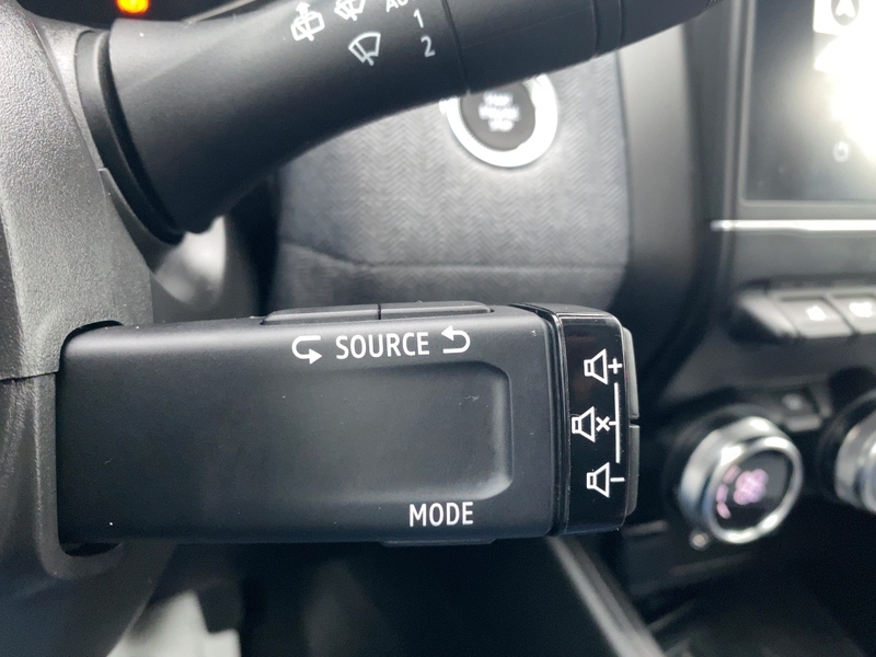 Fahrzeugabbildung Clio Techno TCe 90 Bild 18 von 21