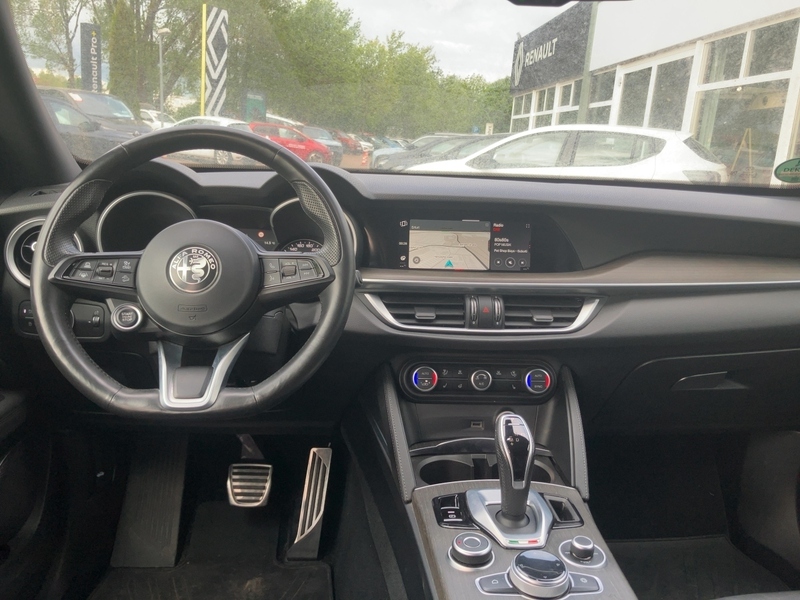 Fahrzeugabbildung Stelvio elektr. Sitze*Leder*Navi* Bild 9 von 20