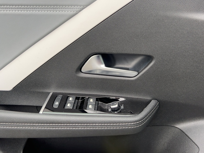 Fahrzeugabbildung Astra AUTOMATIK NAVI Bild 20 von 24