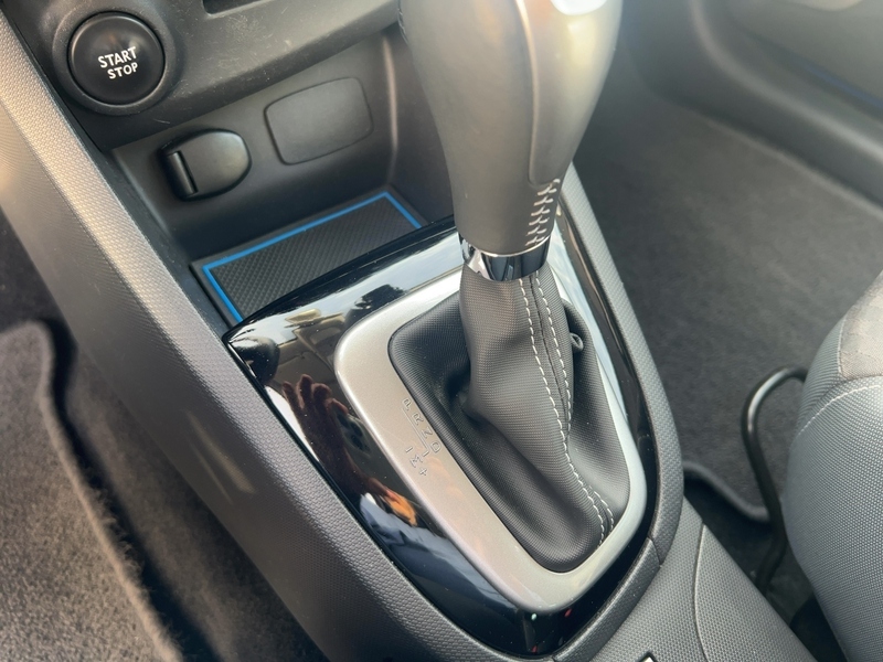 Fahrzeugabbildung Clio ABS Fahrerairbag ESP ZV Bild 14 von 21