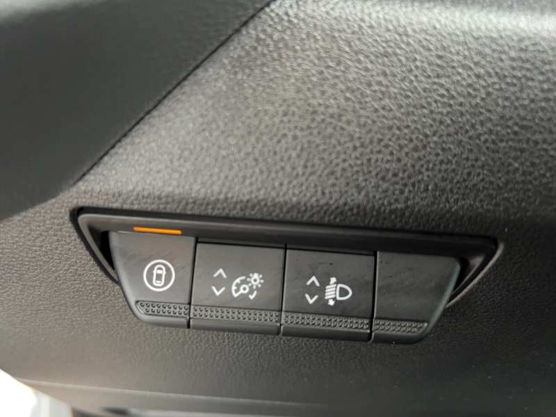 Fahrzeugabbildung Master Kastenwagen FWD Kasten extra L2H2 3,5t Bild 19 von 23