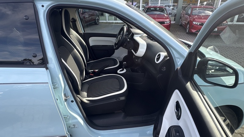Fahrzeugabbildung Twingo E-Tech 100% elektrisch Bild 10 von 17