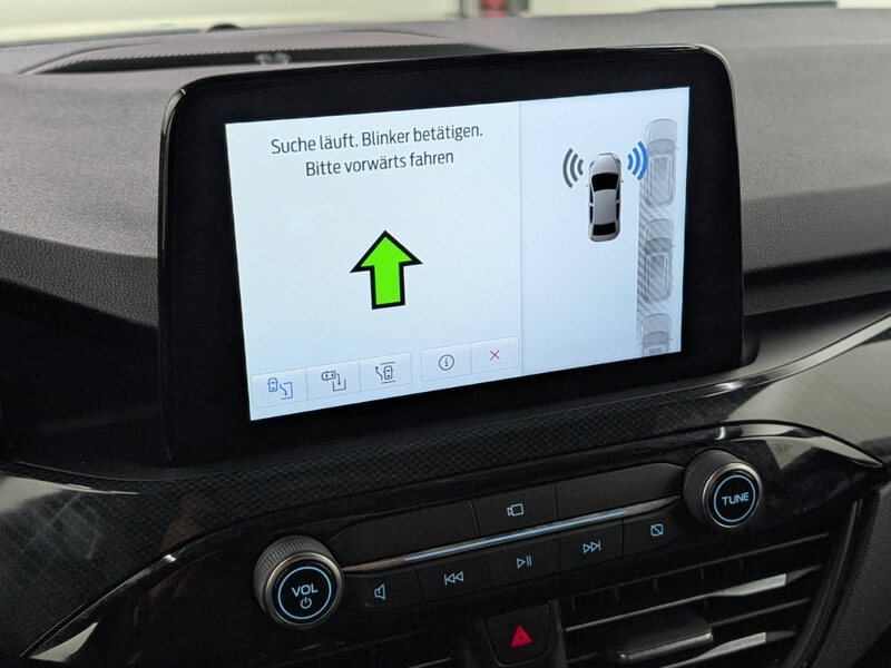 Fahrzeugabbildung Kuga 2.5 PHEV ST-Line X HUD B&O AHK ACC Pano Bild 38 von 45