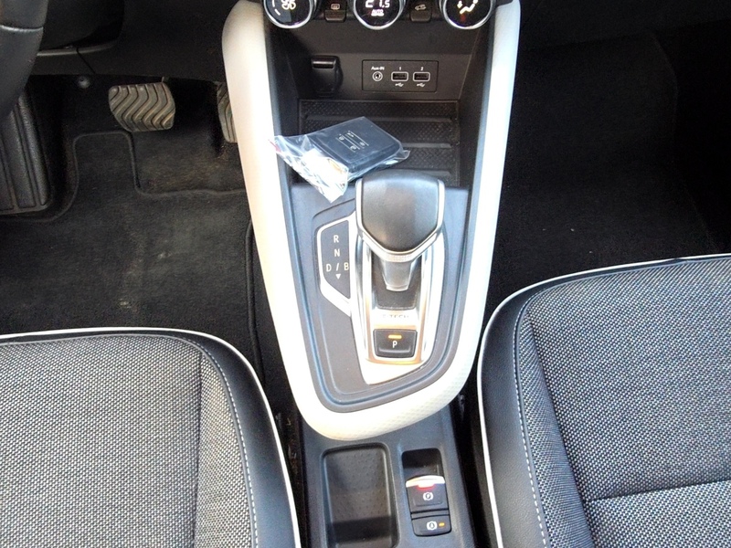 Fahrzeugabbildung Captur EDITION ONE E-TECH PLUG-IN 160 Bild 15 von 20