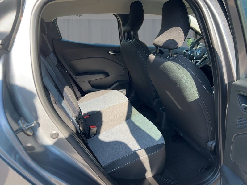 Fahrzeugabbildung Clio Apple CarPlay PDC KLIMA BT Bild 9 von 20