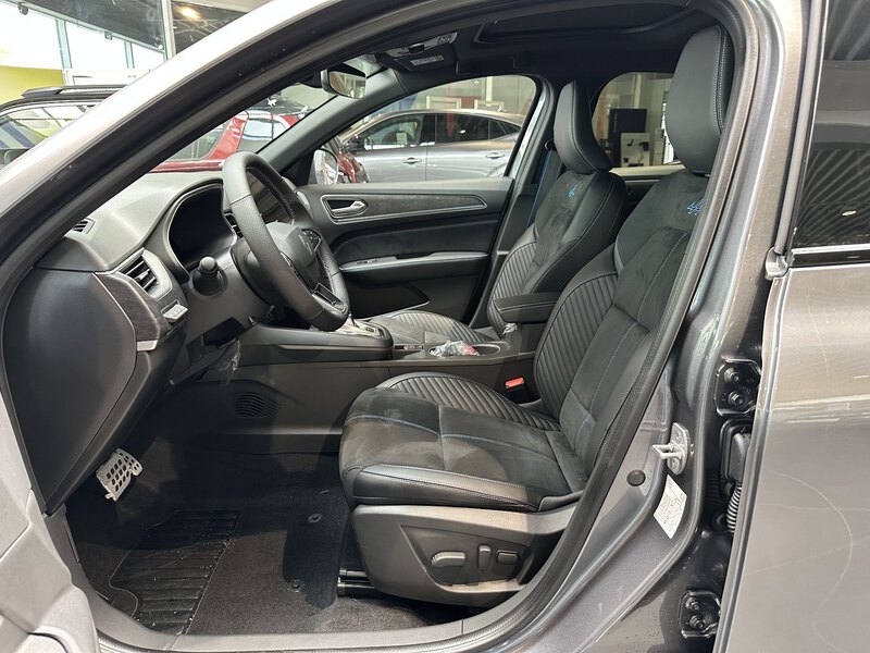 Fahrzeugabbildung Arkana Esprit Alpine E-Tech Full Hybrid 145PS Bild 34 von 50