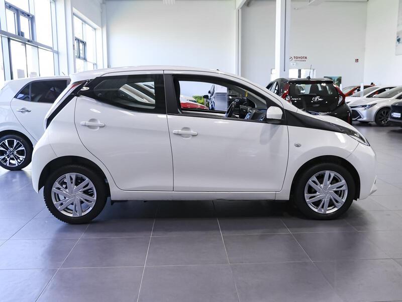 Fahrzeugabbildung Aygo X PDC KLIMA LM-Felgen BT ZV Bild 3 von 15