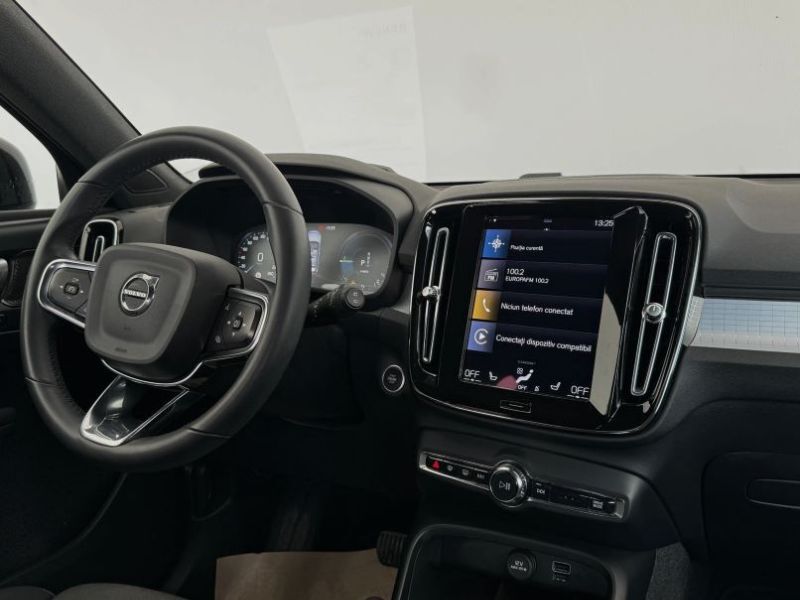 VOLVO XC40 2023 — imagine 42