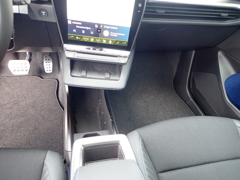 Fahrzeugabbildung Scenic E-TECH 100% ele Esprit Alpine 220 Long Range Bild 12 von 17