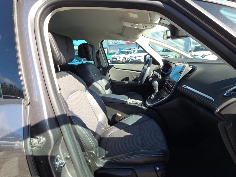 Fahrzeugabbildung Scenic IV 1.3 TCe 140 Techno+AUTOMATIK+NAVIGATION Bild 7 von 15