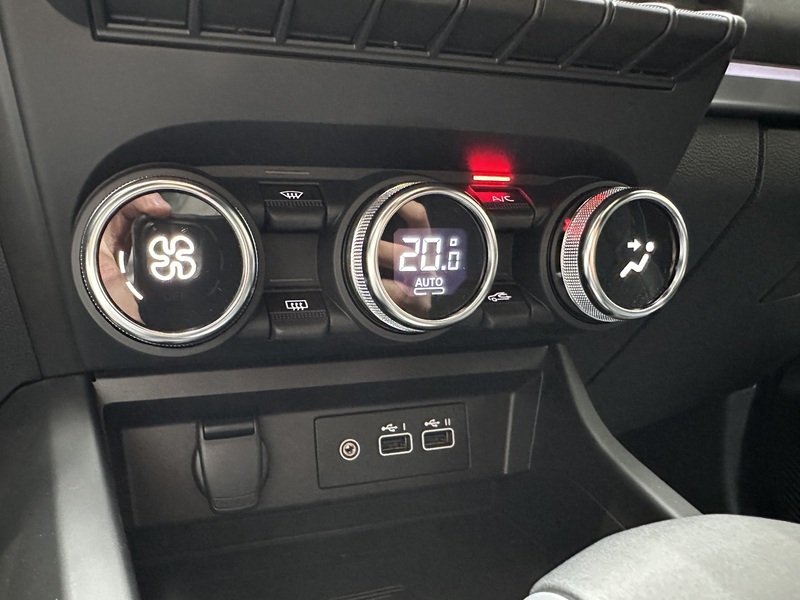 Fahrzeugabbildung Arkana Esprit Alpine 160 PS EDC Mild Hybrid Bild 45 von 50