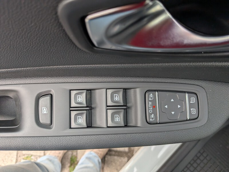 Fahrzeugabbildung Captur ABS Fahrerairbag ESP Bild 9 von 12