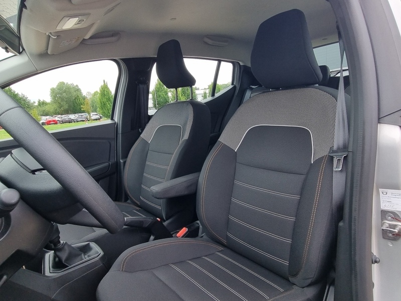 Fahrzeugabbildung Sandero Stepway Essential TCe 90 Bild 9 von 18