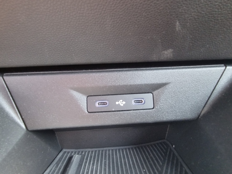 Fahrzeugabbildung Clio Techno Full Hybrid E-Tech 160 Bild 14 von 14