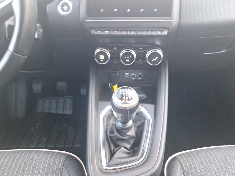 Fahrzeugabbildung Clio INTENS TCe 90 Bild 10 von 17