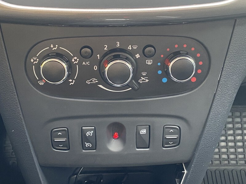 Fahrzeugabbildung Sandero Stepway Bild 14 von 19