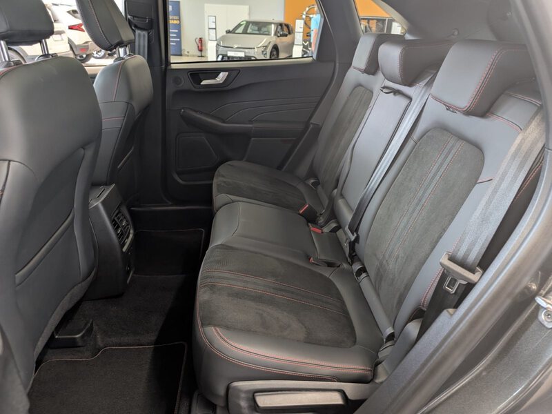 Fahrzeugabbildung Kuga 1.5 EcoBoost ST-Line X 4-Jahre FGS Bild 9 von 47