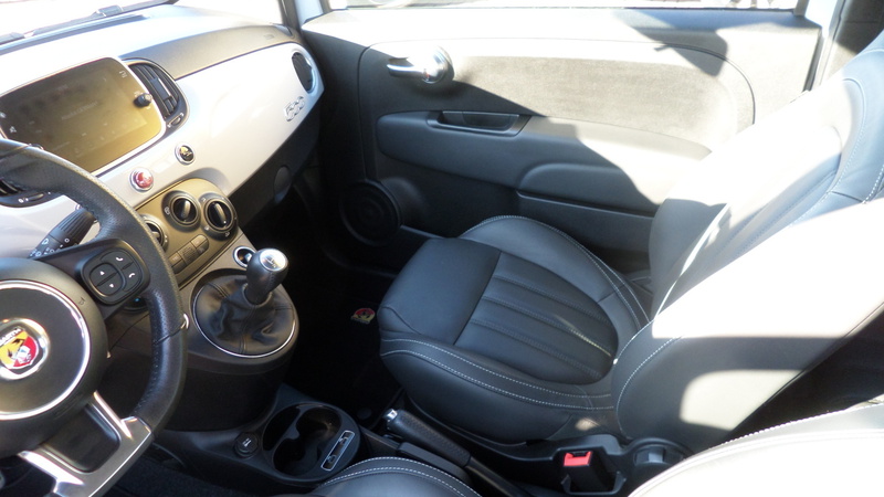 Fahrzeugabbildung Abarth Einparkhilfe hinten Klimaanlage DAB+ Bild 7 von 14