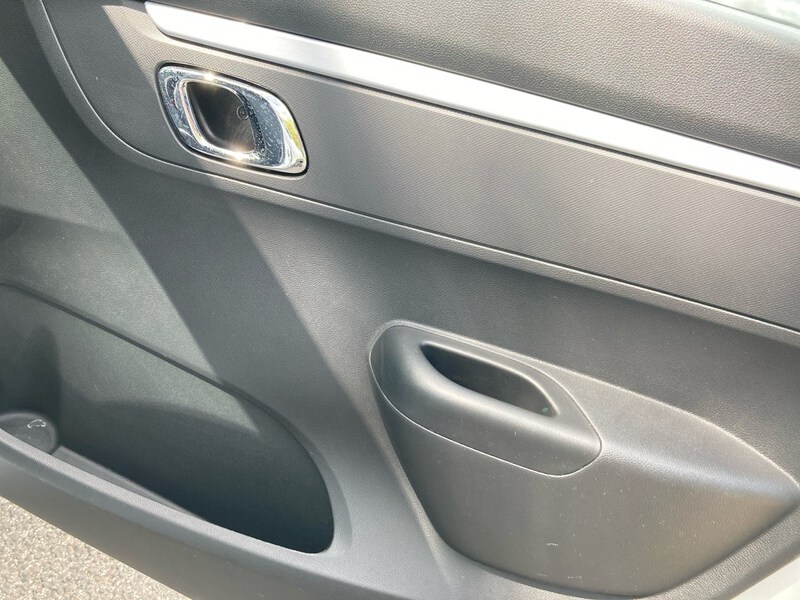 Fahrzeugabbildung Spring CCS Laden+Tochsreen-Farbdisplay Bild 17 von 17