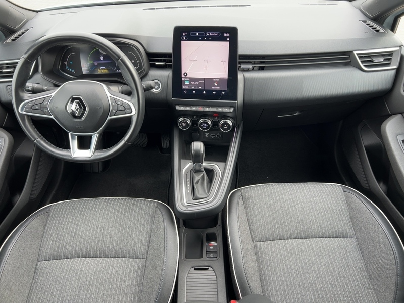 Fahrzeugabbildung Clio INTENS E-TECH 140 Bild 8 von 16