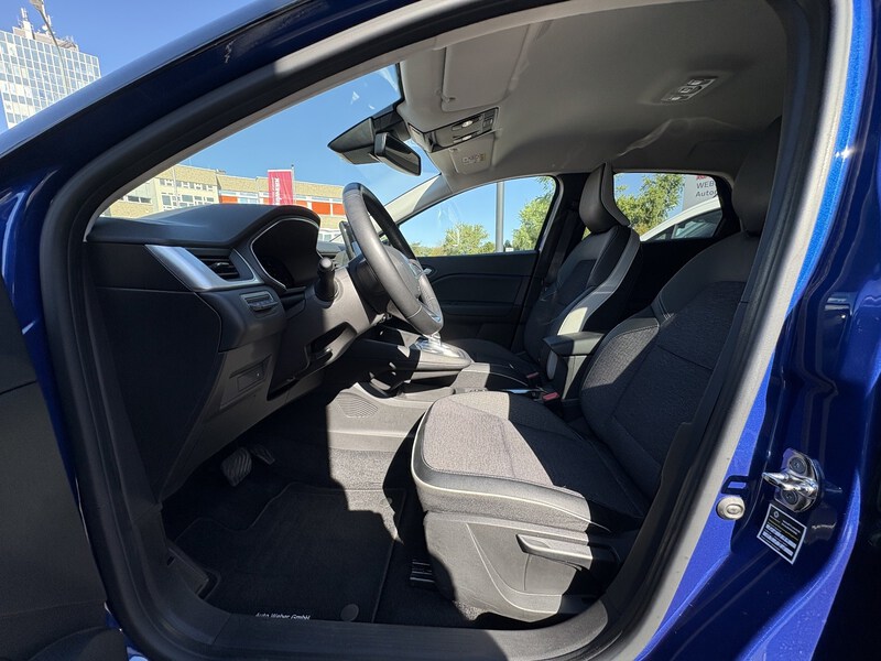Fahrzeugabbildung Captur II 1.6 E-TECH Plug-in Hybrid 160 Techno Bild 13 von 18