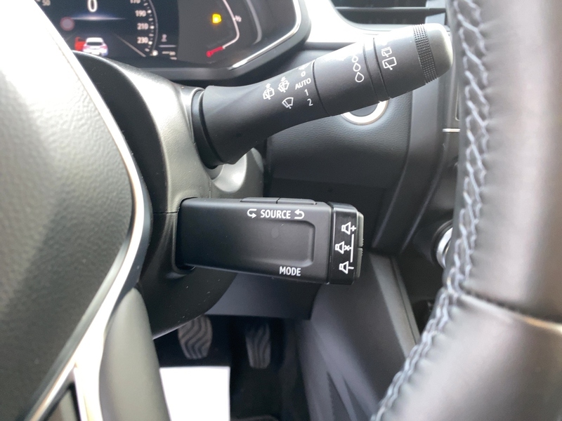 Fahrzeugabbildung Captur TECHNO TCe 140 Bild 16 von 20