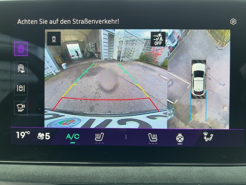 Fahrzeugabbildung Clio PDC BT Bild 15 von 23