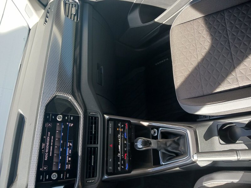 Fahrzeugabbildung T-Cross Style 1.0 TSI DSG Start&Stop *AUTOMATIK* Bild 28 von 30