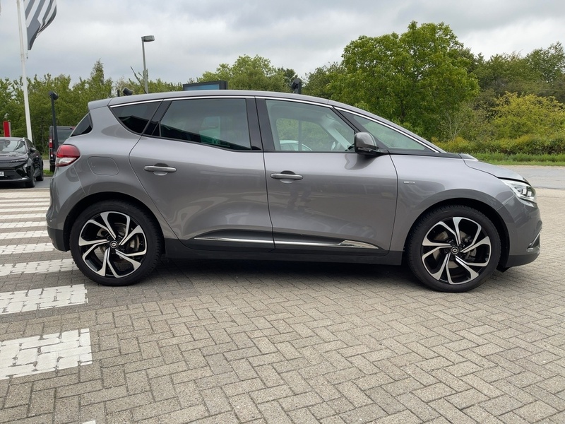 Fahrzeugabbildung Scenic IV 1.3 TCe 140 BOSE-Edition GPF Bild 5 von 15