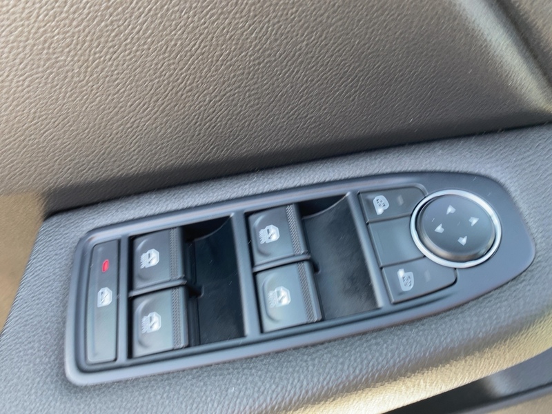 Fahrzeugabbildung Clio EVOLUTION SCe 65 Bild 13 von 21
