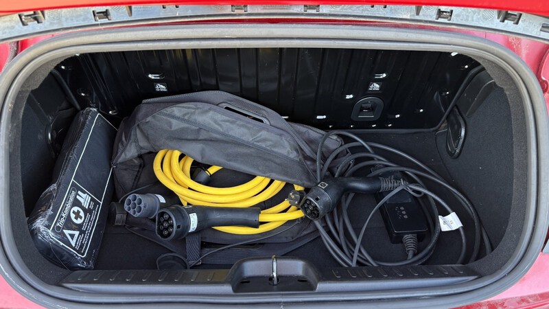 Fahrzeugabbildung 500C  Elektro Cabrio MJ22 RED Navi Klimaautomatik  Bild 8 von 20