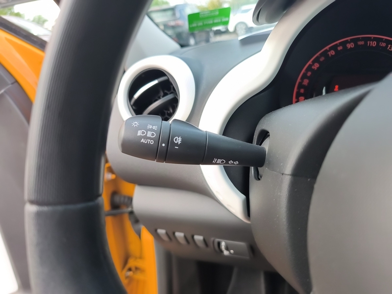 Fahrzeugabbildung Twingo 1.0 SCe 75 Limited KLIMA*CARPLAY*PDC*ALLW Bild 15 von 18