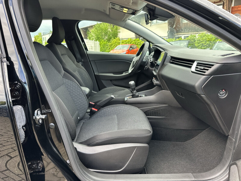 Fahrzeugabbildung Clio Scheckheft PDC hi Bild 11 von 20