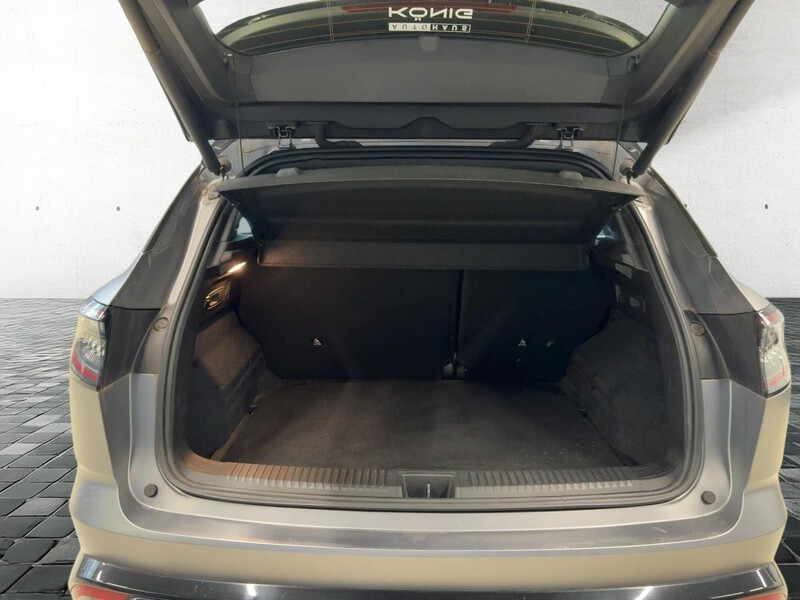 Fahrzeugabbildung Austral Iconic Esprit Alpine full hybrid 200 Bild 6 von 16