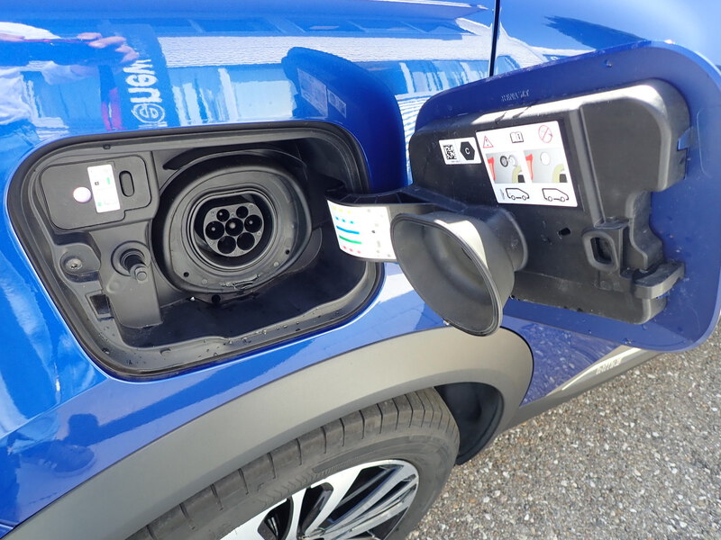 Fahrzeugabbildung Captur Initiale Paris E-TECH Plug-In 160 Bild 18 von 18