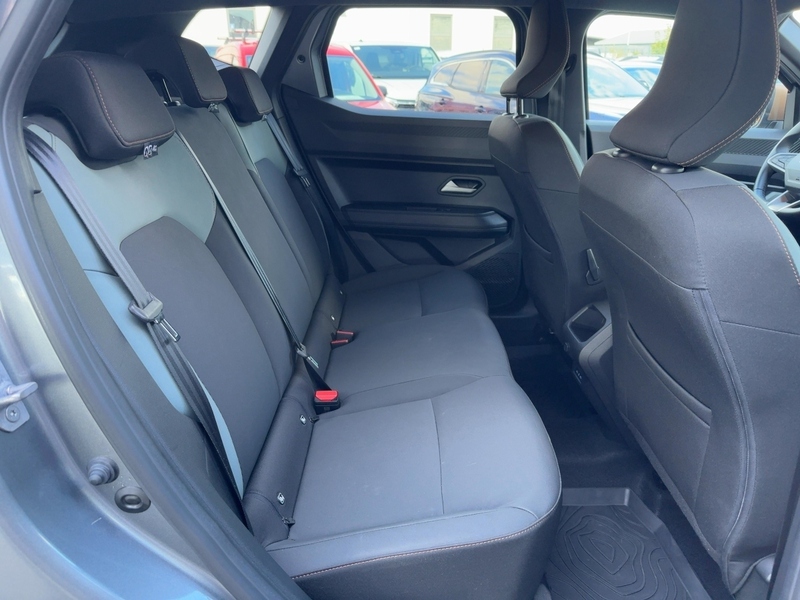 Fahrzeugabbildung Duster Extreme TCe 130 *KAMERA*SHZ*GJR*KLIMA* Bild 12 von 15