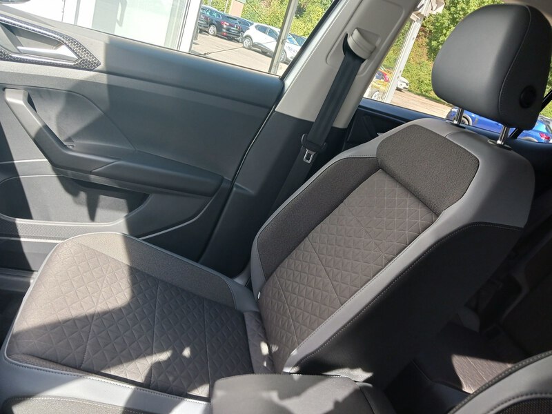 Fahrzeugabbildung T-Cross Style 1.0 TSI DSG Start&Stop *AUTOMATIK* Bild 29 von 30