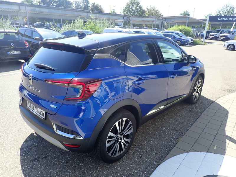 Fahrzeugabbildung Captur Initiale Paris E-TECH Plug-In 160 Bild 4 von 18