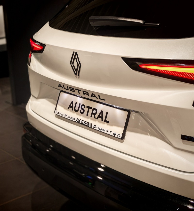 Fahrzeugabbildung Austral Esprit Alpine Full Hybrid E-Tech 200 Bild 36 von 45
