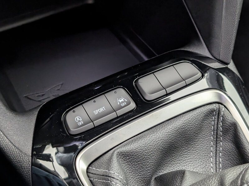 Fahrzeugabbildung Corsa YES 1.2 CarPlay Bild 18 von 31