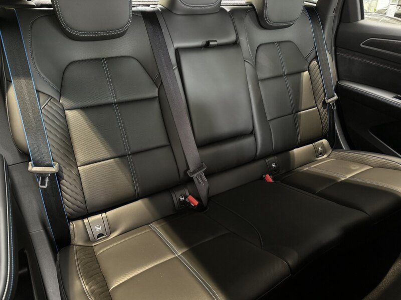 Fahrzeugabbildung Arkana Esprit Alpine 160 PS EDC Mild Hybrid Bild 14 von 50