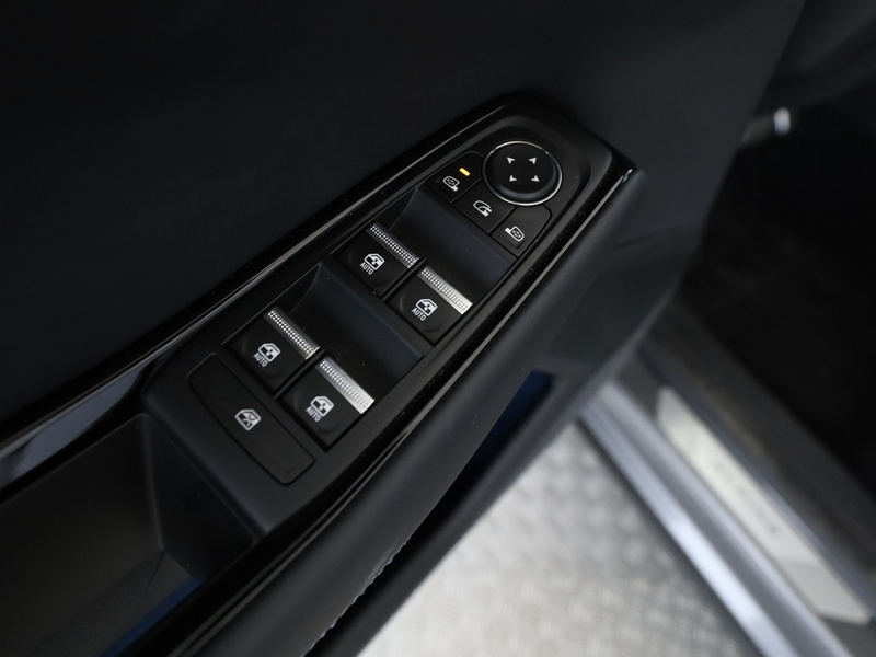Fahrzeugabbildung Rafale 1.2 E-TECH Hybrid 200 Esprit Alpine Bild 28 von 30