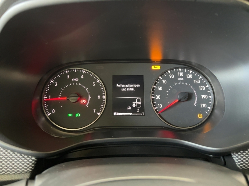 Fahrzeugabbildung Sandero PDC KLIMA keyless-Go Bild 17 von 23