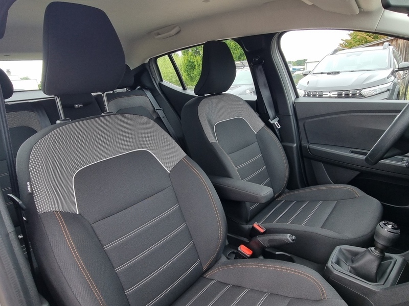 Fahrzeugabbildung Sandero Stepway Essential TCe 90 Bild 14 von 18